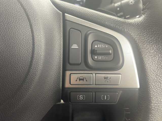 スバル フォレスター S－リミテッド 道央・札幌 2017(平29)年 2.7万km クリスタルブラックシリカ ・純正ナビ&BT&CD&DVD&TV/・バックカメラ/・アイサイト/・レーダークルーズコントロール/・ブラインドスポットモニター/・コーナーセンサー/・横滑り防止装置/・SI-DRIVE/・X-MODE/・フロントワイパーデアイサー/・前席シートヒーター/・前席パワーシート/・ハーフレザーシート/・社外ETC/・電動格納ミラー/・ドアミラーヒーター/・パドルシフト/・純正フロアマット/・LEDヘッドライト/・オートライト/・スマートキー/・スペアキー/・保証書