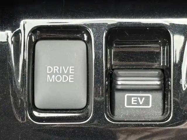 日産 キックス X 山口県 2020(令2)年 6.2万km ダークブルー 純正９インチメモリナビ/フルセグTV/CD/SD/BT/アラウンドビューモニター/インテリジェントルームミラー/セーフティアシスト/プロパイロット/インテリジェントエマージェンシーブレーキ/踏み間違え防止アシスト/車線逸脱警報/車線逸脱防止支援システム/ふらつき警報/LEDオートヘッドライト/ハイビームアシスト/ETC/プッシュスタート