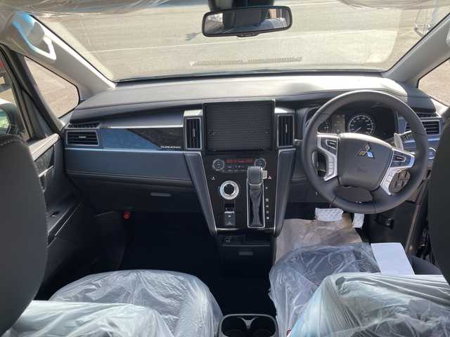 三菱 デリカＤ：５ シャモニー 石川県 2025(令7)年 0.1千km グラファイトグレーメタリック/ブラックマイカ 登録未使用車/禁煙車/4WD/e-Assist/アラウンドビューモニター/両側パワースライドドア/パワーバックドア/レーダークルーズコントロール/LEDオートライト/オートマチックハイビーム/ハーフレザーシート/前席シートヒーター/純正18インチアルミホイール/パドルシフト/アイドリングストップ/ステアリングヒーター/スペアキー/スマートキー