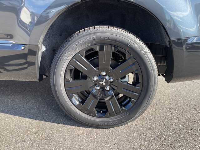 三菱 デリカＤ：５ シャモニー 石川県 2025(令7)年 0.1千km グラファイトグレーメタリック/ブラックマイカ 登録未使用車/禁煙車/4WD/e-Assist/アラウンドビューモニター/両側パワースライドドア/パワーバックドア/レーダークルーズコントロール/LEDオートライト/オートマチックハイビーム/ハーフレザーシート/前席シートヒーター/純正18インチアルミホイール/パドルシフト/アイドリングストップ/ステアリングヒーター/スペアキー/スマートキー