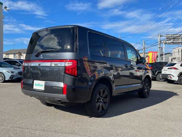 三菱 デリカＤ：５ シャモニー 石川県 2025(令7)年 0.1千km グラファイトグレーメタリック/ブラックマイカ 登録未使用車/禁煙車/4WD/e-Assist/アラウンドビューモニター/両側パワースライドドア/パワーバックドア/レーダークルーズコントロール/LEDオートライト/オートマチックハイビーム/ハーフレザーシート/前席シートヒーター/純正18インチアルミホイール/パドルシフト/アイドリングストップ/ステアリングヒーター/スペアキー/スマートキー