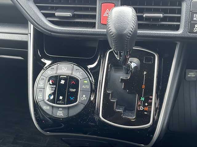 トヨタ ヴォクシー ZS 煌Ⅲ 道東・釧路十勝 2020(令2)年 2.6万km ブラック 4WD/寒冷地仕様/ワンオーナー/フルモデリスタエアロ/オートステップ/純正エンジンスターター/純正夏AWセット積込(205/60R16)/T-conect9インチナビ　NSZT-Y68T/　(AM/FM/CD/DVD/BT/HDMI)/フルセグTV/バックカメラ/両側パワースライドドア/クルーズコントロール/ビルドインETC/社外前後ドライブレコーダー/ワイパーデアイサー/横滑り防止装置/アイドリングストップ/プリクラッシュセーフティ/レーンキープアシスト/オートハイビーム/オートライト/LEDヘッドライト/マフラーカッター/TVキャンセラー/革調シートカバー/取扱説明書/保証書/スペアキー1本