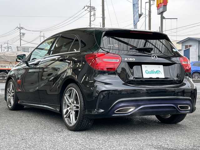 メルセデス・ベンツ Ａ１８０ スポーツ 埼玉県 2016(平28)年 4.5万km コスモスブラック ・レーダーセーフティパッケージ　/・ディストロニックプラス/・ブラインドスポットモニター/・ナビTV　DVD　BT　/・バックカメラ　/・ETC2.0　/・赤ステッチ黒ハーフレザーシート　/・シートヒーター　/・運転席メモリー付きパワーシート/・左右独立エアコン/・カーボン調インパネ/・アイドリングストップ/・クルーズコントロール/・パドルシフト　/・イルミネーションスカッフプレート/・パークトロニック/・スポーツサスペンション　/・純正18インチアルミ/・オートライト/・HIDヘットライト/・ヘットライトウォッシャー/・スマートキー/・プッシュスタート/・保証書/・取説