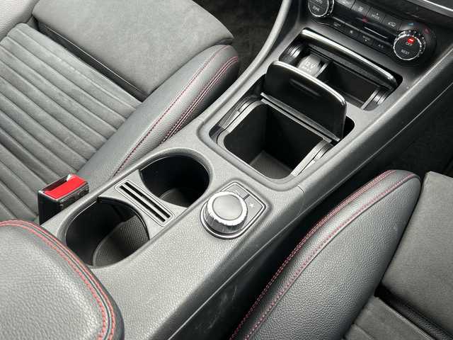 メルセデス・ベンツ Ａ１８０ スポーツ 埼玉県 2016(平28)年 4.5万km コスモスブラック ・レーダーセーフティパッケージ　/・ディストロニックプラス/・ブラインドスポットモニター/・ナビTV　DVD　BT　/・バックカメラ　/・ETC2.0　/・赤ステッチ黒ハーフレザーシート　/・シートヒーター　/・運転席メモリー付きパワーシート/・左右独立エアコン/・カーボン調インパネ/・アイドリングストップ/・クルーズコントロール/・パドルシフト　/・イルミネーションスカッフプレート/・パークトロニック/・スポーツサスペンション　/・純正18インチアルミ/・オートライト/・HIDヘットライト/・ヘットライトウォッシャー/・スマートキー/・プッシュスタート/・保証書/・取説