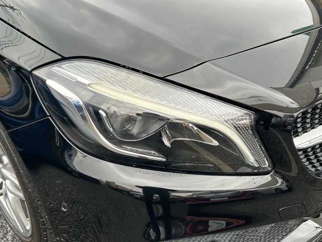 メルセデス・ベンツ Ａ１８０ スポーツ 埼玉県 2016(平28)年 4.5万km コスモスブラック ・レーダーセーフティパッケージ　/・ディストロニックプラス/・ブラインドスポットモニター/・ナビTV　DVD　BT　/・バックカメラ　/・ETC2.0　/・赤ステッチ黒ハーフレザーシート　/・シートヒーター　/・運転席メモリー付きパワーシート/・左右独立エアコン/・カーボン調インパネ/・アイドリングストップ/・クルーズコントロール/・パドルシフト　/・イルミネーションスカッフプレート/・パークトロニック/・スポーツサスペンション　/・純正18インチアルミ/・オートライト/・HIDヘットライト/・ヘットライトウォッシャー/・スマートキー/・プッシュスタート/・保証書/・取説