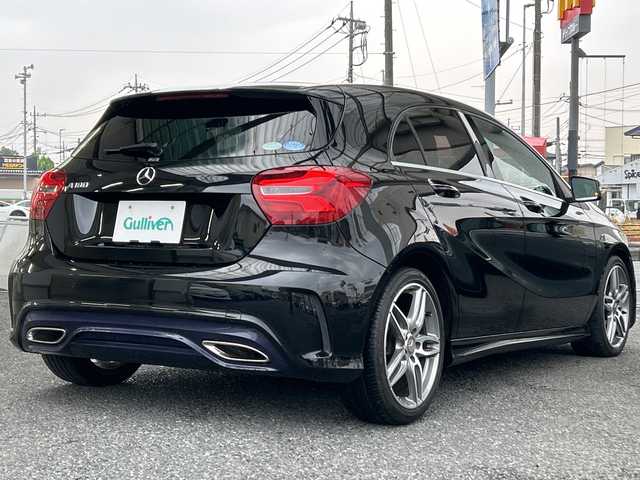メルセデス・ベンツ Ａ１８０ スポーツ 埼玉県 2016(平28)年 4.5万km コスモスブラック ・レーダーセーフティパッケージ　/・ディストロニックプラス/・ブラインドスポットモニター/・ナビTV　DVD　BT　/・バックカメラ　/・ETC2.0　/・赤ステッチ黒ハーフレザーシート　/・シートヒーター　/・運転席メモリー付きパワーシート/・左右独立エアコン/・カーボン調インパネ/・アイドリングストップ/・クルーズコントロール/・パドルシフト　/・イルミネーションスカッフプレート/・パークトロニック/・スポーツサスペンション　/・純正18インチアルミ/・オートライト/・HIDヘットライト/・ヘットライトウォッシャー/・スマートキー/・プッシュスタート/・保証書/・取説