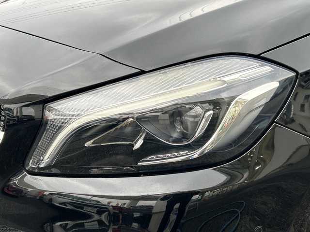 メルセデス・ベンツ Ａ１８０ スポーツ 埼玉県 2016(平28)年 4.5万km コスモスブラック ・レーダーセーフティパッケージ　/・ディストロニックプラス/・ブラインドスポットモニター/・ナビTV　DVD　BT　/・バックカメラ　/・ETC2.0　/・赤ステッチ黒ハーフレザーシート　/・シートヒーター　/・運転席メモリー付きパワーシート/・左右独立エアコン/・カーボン調インパネ/・アイドリングストップ/・クルーズコントロール/・パドルシフト　/・イルミネーションスカッフプレート/・パークトロニック/・スポーツサスペンション　/・純正18インチアルミ/・オートライト/・HIDヘットライト/・ヘットライトウォッシャー/・スマートキー/・プッシュスタート/・保証書/・取説