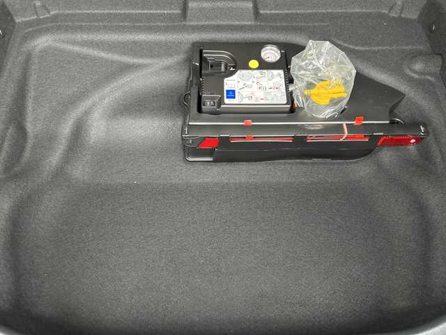 メルセデス・ベンツ Ａ１８０ スポーツ 埼玉県 2016(平28)年 4.5万km コスモスブラック ・レーダーセーフティパッケージ　/・ディストロニックプラス/・ブラインドスポットモニター/・ナビTV　DVD　BT　/・バックカメラ　/・ETC2.0　/・赤ステッチ黒ハーフレザーシート　/・シートヒーター　/・運転席メモリー付きパワーシート/・左右独立エアコン/・カーボン調インパネ/・アイドリングストップ/・クルーズコントロール/・パドルシフト　/・イルミネーションスカッフプレート/・パークトロニック/・スポーツサスペンション　/・純正18インチアルミ/・オートライト/・HIDヘットライト/・ヘットライトウォッシャー/・スマートキー/・プッシュスタート/・保証書/・取説