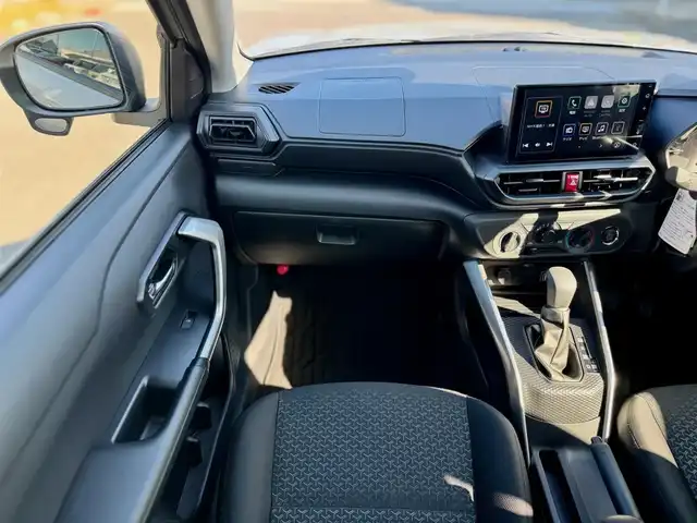 トヨタ ライズ X 滋賀県 2025(令7)年 0.4万km スムースグレーマイカメタリック ワンオーナー/Zグレード純正17インチアルミ/ディスプレイオーディオパッケージ/純正9インチディスプレイオーディオ/　フルセグ Bluetooth appleCarPlay/LEDフォグライト/デイライト/バックカメラ/スペアタイヤ/純正LEDヘッドランプ/スマートアシスト/衝突回避支援ブレーキ/衝突警報機能/車線逸脱警報機能/車線逸脱抑制制御機能/ふらつき警報/路側逸脱警報機能/ブレーキ制御付後発進抑制機能 前方・後方/先行者発進お知らせ機能/オートハイビーム/コーナーセンサー/純正フロアマット/スマートキー×2/プッシュスタート/