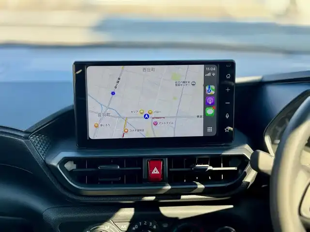 トヨタ ライズ X 滋賀県 2025(令7)年 0.4万km スムースグレーマイカメタリック ワンオーナー/Zグレード純正17インチアルミ/ディスプレイオーディオパッケージ/純正9インチディスプレイオーディオ/　フルセグ Bluetooth appleCarPlay/LEDフォグライト/デイライト/バックカメラ/スペアタイヤ/純正LEDヘッドランプ/スマートアシスト/衝突回避支援ブレーキ/衝突警報機能/車線逸脱警報機能/車線逸脱抑制制御機能/ふらつき警報/路側逸脱警報機能/ブレーキ制御付後発進抑制機能 前方・後方/先行者発進お知らせ機能/オートハイビーム/コーナーセンサー/純正フロアマット/スマートキー×2/プッシュスタート/