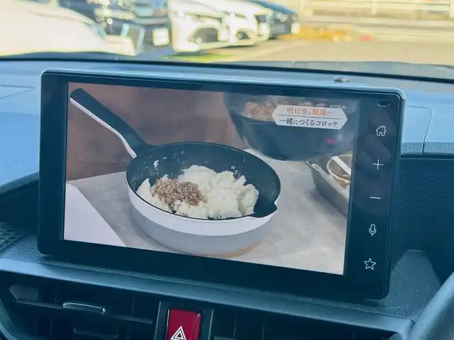 トヨタ ライズ X 滋賀県 2025(令7)年 0.4万km スムースグレーマイカメタリック ワンオーナー/Zグレード純正17インチアルミ/ディスプレイオーディオパッケージ/純正9インチディスプレイオーディオ/　フルセグ Bluetooth appleCarPlay/LEDフォグライト/デイライト/バックカメラ/スペアタイヤ/純正LEDヘッドランプ/スマートアシスト/衝突回避支援ブレーキ/衝突警報機能/車線逸脱警報機能/車線逸脱抑制制御機能/ふらつき警報/路側逸脱警報機能/ブレーキ制御付後発進抑制機能 前方・後方/先行者発進お知らせ機能/オートハイビーム/コーナーセンサー/純正フロアマット/スマートキー×2/プッシュスタート/