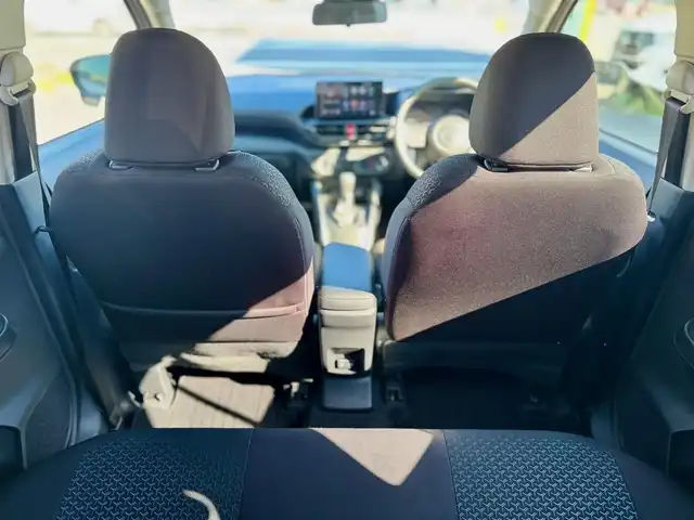 トヨタ ライズ X 滋賀県 2025(令7)年 0.4万km スムースグレーマイカメタリック ワンオーナー/Zグレード純正17インチアルミ/ディスプレイオーディオパッケージ/純正9インチディスプレイオーディオ/　フルセグ Bluetooth appleCarPlay/LEDフォグライト/デイライト/バックカメラ/スペアタイヤ/純正LEDヘッドランプ/スマートアシスト/衝突回避支援ブレーキ/衝突警報機能/車線逸脱警報機能/車線逸脱抑制制御機能/ふらつき警報/路側逸脱警報機能/ブレーキ制御付後発進抑制機能 前方・後方/先行者発進お知らせ機能/オートハイビーム/コーナーセンサー/純正フロアマット/スマートキー×2/プッシュスタート/