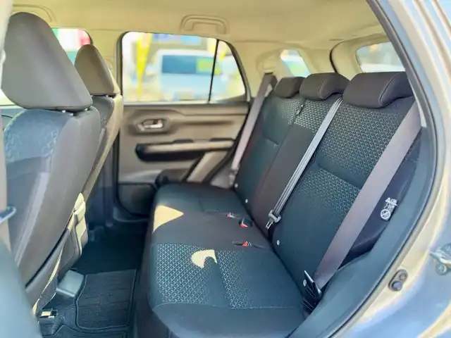 トヨタ ライズ X 滋賀県 2025(令7)年 0.4万km スムースグレーマイカメタリック ワンオーナー/Zグレード純正17インチアルミ/ディスプレイオーディオパッケージ/純正9インチディスプレイオーディオ/　フルセグ Bluetooth appleCarPlay/LEDフォグライト/デイライト/バックカメラ/スペアタイヤ/純正LEDヘッドランプ/スマートアシスト/衝突回避支援ブレーキ/衝突警報機能/車線逸脱警報機能/車線逸脱抑制制御機能/ふらつき警報/路側逸脱警報機能/ブレーキ制御付後発進抑制機能 前方・後方/先行者発進お知らせ機能/オートハイビーム/コーナーセンサー/純正フロアマット/スマートキー×2/プッシュスタート/