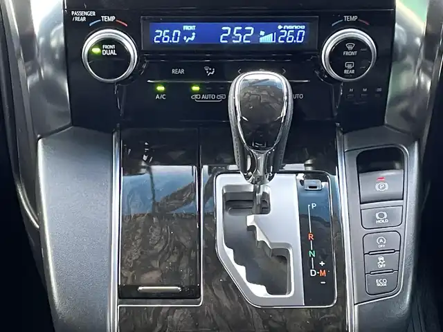 トヨタ ヴェルファイア Z Aエディション 岐阜県 2016(平28)年 11.1万km ホワイトパールクリスタルシャイン 4WD/ワンオーナー/純正9インチSDナビ/(フルセグテレビ.AM.FM.Bluetooth)/両側パワースライドドア/クルーズコントロール/バックカメラ/アイドリングストップ/エンジンスターター/ウィンカーミラー/オットマン/ドアバイザー/フォグランプ/プッシュスタート/ドライブレコーダー/ETC/純正18インチAW/純正フロアマット/保証書/取扱説明書/スペアキー