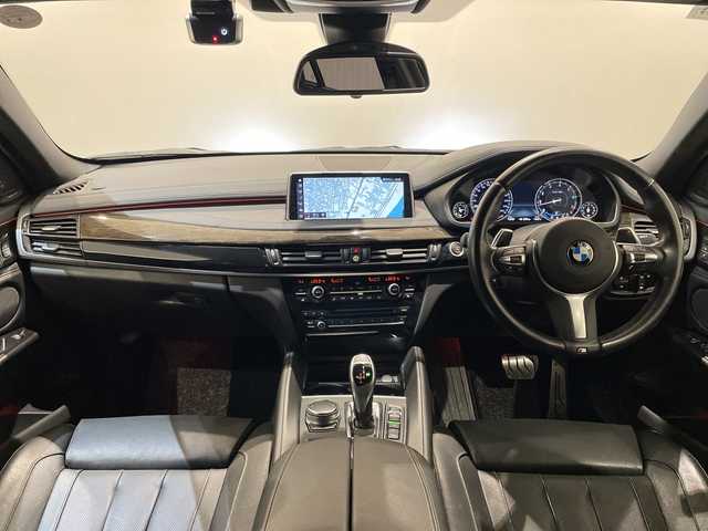 ＢＭＷ Ｘ６ xDrive50i Mスポーツ 新潟県 2019(令1)年 2.2万km アルピンホワイトⅢ 電動パノラマ・ガラス・サンルーフ/クラフテッド・クリスタル・フィニッシュ/BMWヘッドアップ・ディスプレイ/パーキング・アシスト・プラス：/・PDC／パーク・ディスタンス・コントロール/・パーキング・アシスト（並列・縦列）/・トップ・ビュー+3Dビュー/・サイド・ビュー・カメラ/・アクティブPDC／パーク・ディスタンス・コントロール/ドライビング・アシスト・プロフェッショナル：/・ACC／アクティブ・クルーズ・コントロール/・ステアリング&レーン・コントロール・アシスト/・レーン・ディパーチャー・ウォーニング（車線逸脱警告システム）/・前車接近警告機能/・衝突回避・被害軽減ブレーキ（事故回避アシスト付）/・後車衝突警告機能/・レーン・チェンジ・アシスト/・エマージェンシー・ストップ・アシスト/DSC／ダイナミック・スタビリティ・コントロール/HDC／ヒル・ディセント・コントロール/アダプティブLEDヘッドライト/オートマチック・テールゲート・オペレーション/xDriveステータス/４WD/HDD純正ナビ/Bluetooth/TV/FM/AM