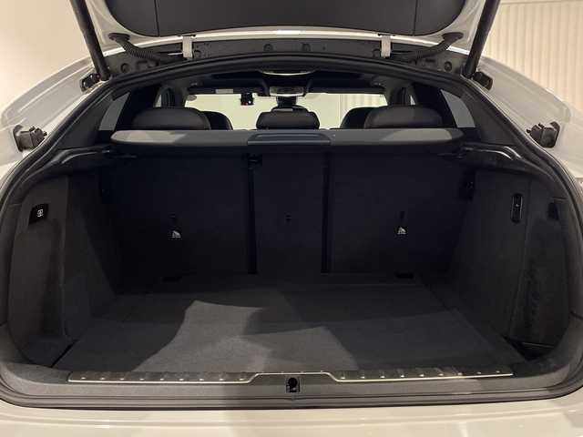 ＢＭＷ Ｘ６ xDrive50i Mスポーツ 新潟県 2019(令1)年 2.2万km アルピンホワイトⅢ 電動パノラマ・ガラス・サンルーフ/クラフテッド・クリスタル・フィニッシュ/BMWヘッドアップ・ディスプレイ/パーキング・アシスト・プラス：/・PDC／パーク・ディスタンス・コントロール/・パーキング・アシスト（並列・縦列）/・トップ・ビュー+3Dビュー/・サイド・ビュー・カメラ/・アクティブPDC／パーク・ディスタンス・コントロール/ドライビング・アシスト・プロフェッショナル：/・ACC／アクティブ・クルーズ・コントロール/・ステアリング&レーン・コントロール・アシスト/・レーン・ディパーチャー・ウォーニング（車線逸脱警告システム）/・前車接近警告機能/・衝突回避・被害軽減ブレーキ（事故回避アシスト付）/・後車衝突警告機能/・レーン・チェンジ・アシスト/・エマージェンシー・ストップ・アシスト/DSC／ダイナミック・スタビリティ・コントロール/HDC／ヒル・ディセント・コントロール/アダプティブLEDヘッドライト/オートマチック・テールゲート・オペレーション/xDriveステータス/４WD/HDD純正ナビ/Bluetooth/TV/FM/AM