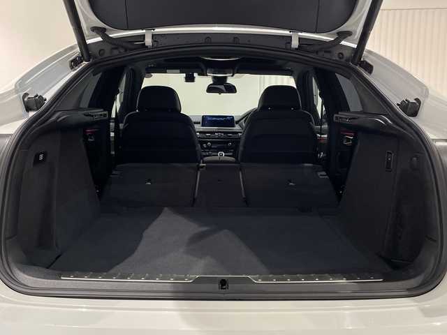 ＢＭＷ Ｘ６ xDrive50i Mスポーツ 新潟県 2019(令1)年 2.2万km アルピンホワイトⅢ 電動パノラマ・ガラス・サンルーフ/クラフテッド・クリスタル・フィニッシュ/BMWヘッドアップ・ディスプレイ/パーキング・アシスト・プラス：/・PDC／パーク・ディスタンス・コントロール/・パーキング・アシスト（並列・縦列）/・トップ・ビュー+3Dビュー/・サイド・ビュー・カメラ/・アクティブPDC／パーク・ディスタンス・コントロール/ドライビング・アシスト・プロフェッショナル：/・ACC／アクティブ・クルーズ・コントロール/・ステアリング&レーン・コントロール・アシスト/・レーン・ディパーチャー・ウォーニング（車線逸脱警告システム）/・前車接近警告機能/・衝突回避・被害軽減ブレーキ（事故回避アシスト付）/・後車衝突警告機能/・レーン・チェンジ・アシスト/・エマージェンシー・ストップ・アシスト/DSC／ダイナミック・スタビリティ・コントロール/HDC／ヒル・ディセント・コントロール/アダプティブLEDヘッドライト/オートマチック・テールゲート・オペレーション/xDriveステータス/４WD/HDD純正ナビ/Bluetooth/TV/FM/AM