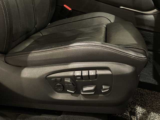 ＢＭＷ Ｘ６ xDrive50i Mスポーツ 新潟県 2019(令1)年 2.2万km アルピンホワイトⅢ 電動パノラマ・ガラス・サンルーフ/クラフテッド・クリスタル・フィニッシュ/BMWヘッドアップ・ディスプレイ/パーキング・アシスト・プラス：/・PDC／パーク・ディスタンス・コントロール/・パーキング・アシスト（並列・縦列）/・トップ・ビュー+3Dビュー/・サイド・ビュー・カメラ/・アクティブPDC／パーク・ディスタンス・コントロール/ドライビング・アシスト・プロフェッショナル：/・ACC／アクティブ・クルーズ・コントロール/・ステアリング&レーン・コントロール・アシスト/・レーン・ディパーチャー・ウォーニング（車線逸脱警告システム）/・前車接近警告機能/・衝突回避・被害軽減ブレーキ（事故回避アシスト付）/・後車衝突警告機能/・レーン・チェンジ・アシスト/・エマージェンシー・ストップ・アシスト/DSC／ダイナミック・スタビリティ・コントロール/HDC／ヒル・ディセント・コントロール/アダプティブLEDヘッドライト/オートマチック・テールゲート・オペレーション/xDriveステータス/４WD/HDD純正ナビ/Bluetooth/TV/FM/AM