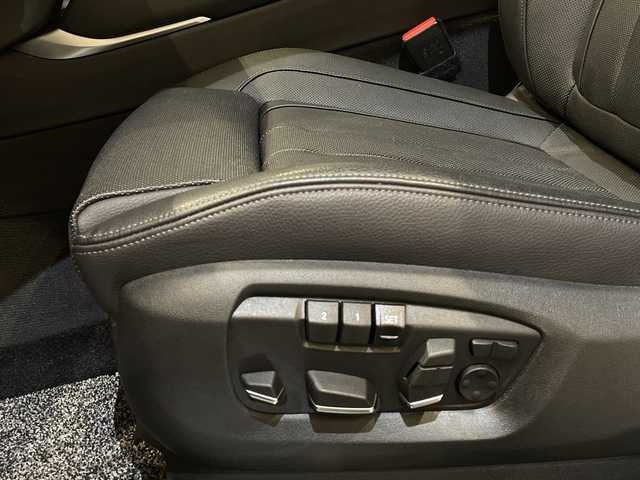 ＢＭＷ Ｘ６ xDrive50i Mスポーツ 新潟県 2019(令1)年 2.2万km アルピンホワイトⅢ 電動パノラマ・ガラス・サンルーフ/クラフテッド・クリスタル・フィニッシュ/BMWヘッドアップ・ディスプレイ/パーキング・アシスト・プラス：/・PDC／パーク・ディスタンス・コントロール/・パーキング・アシスト（並列・縦列）/・トップ・ビュー+3Dビュー/・サイド・ビュー・カメラ/・アクティブPDC／パーク・ディスタンス・コントロール/ドライビング・アシスト・プロフェッショナル：/・ACC／アクティブ・クルーズ・コントロール/・ステアリング&レーン・コントロール・アシスト/・レーン・ディパーチャー・ウォーニング（車線逸脱警告システム）/・前車接近警告機能/・衝突回避・被害軽減ブレーキ（事故回避アシスト付）/・後車衝突警告機能/・レーン・チェンジ・アシスト/・エマージェンシー・ストップ・アシスト/DSC／ダイナミック・スタビリティ・コントロール/HDC／ヒル・ディセント・コントロール/アダプティブLEDヘッドライト/オートマチック・テールゲート・オペレーション/xDriveステータス/４WD/HDD純正ナビ/Bluetooth/TV/FM/AM