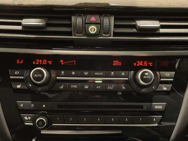 ＢＭＷ Ｘ６ xDrive50i Mスポーツ 新潟県 2019(令1)年 2.2万km アルピンホワイトⅢ 電動パノラマ・ガラス・サンルーフ/クラフテッド・クリスタル・フィニッシュ/BMWヘッドアップ・ディスプレイ/パーキング・アシスト・プラス：/・PDC／パーク・ディスタンス・コントロール/・パーキング・アシスト（並列・縦列）/・トップ・ビュー+3Dビュー/・サイド・ビュー・カメラ/・アクティブPDC／パーク・ディスタンス・コントロール/ドライビング・アシスト・プロフェッショナル：/・ACC／アクティブ・クルーズ・コントロール/・ステアリング&レーン・コントロール・アシスト/・レーン・ディパーチャー・ウォーニング（車線逸脱警告システム）/・前車接近警告機能/・衝突回避・被害軽減ブレーキ（事故回避アシスト付）/・後車衝突警告機能/・レーン・チェンジ・アシスト/・エマージェンシー・ストップ・アシスト/DSC／ダイナミック・スタビリティ・コントロール/HDC／ヒル・ディセント・コントロール/アダプティブLEDヘッドライト/オートマチック・テールゲート・オペレーション/xDriveステータス/４WD/HDD純正ナビ/Bluetooth/TV/FM/AM