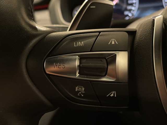 ＢＭＷ Ｘ６ xDrive50i Mスポーツ 新潟県 2019(令1)年 2.2万km アルピンホワイトⅢ 電動パノラマ・ガラス・サンルーフ/クラフテッド・クリスタル・フィニッシュ/BMWヘッドアップ・ディスプレイ/パーキング・アシスト・プラス：/・PDC／パーク・ディスタンス・コントロール/・パーキング・アシスト（並列・縦列）/・トップ・ビュー+3Dビュー/・サイド・ビュー・カメラ/・アクティブPDC／パーク・ディスタンス・コントロール/ドライビング・アシスト・プロフェッショナル：/・ACC／アクティブ・クルーズ・コントロール/・ステアリング&レーン・コントロール・アシスト/・レーン・ディパーチャー・ウォーニング（車線逸脱警告システム）/・前車接近警告機能/・衝突回避・被害軽減ブレーキ（事故回避アシスト付）/・後車衝突警告機能/・レーン・チェンジ・アシスト/・エマージェンシー・ストップ・アシスト/DSC／ダイナミック・スタビリティ・コントロール/HDC／ヒル・ディセント・コントロール/アダプティブLEDヘッドライト/オートマチック・テールゲート・オペレーション/xDriveステータス/４WD/HDD純正ナビ/Bluetooth/TV/FM/AM