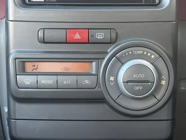 ダイハツ ムーヴ コンテ X 愛知県 2013(平25)年 6.3万km ブラックマイカメタリック /禁煙//ディーラー記録簿//社外メモリナビ//フルセグ//CD/DVD/SD/BT/USB/VTR/iPod/AM/FM//アイドリングストップ//ヘッドライトレベライザー//盗難防止//電格ミラー//純正フロアマット//純正ドアバイザー//スマートキー//保証書//取扱説明書//ナビ取説//スペアキー