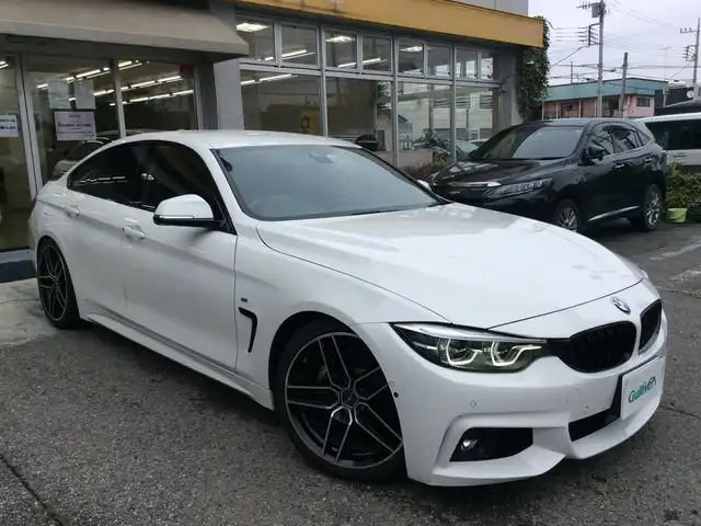 ＢＭＷ ４２０ｉ グランクーペ Mスポーツ 栃木県 2017(平29)年 4.1万km 白 420i グランクーペ Mスポーツ　後期モデル/プッシュスタート/メーカーオプションHDDナビ/車検R6/6月/パドルシフト/バックカメラ/ウェルカムLEDランプ/ウインカーミラー/純正ミラータイプETC/シュニッツァー19inch/3Dデザイン4本マフラー/純正LEDヘッドライト/カーボンリアウイング/ヘッドライトコーディング済（デイライト化）/クルーズコントロール/取扱説明書/保証書