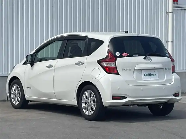 日産 ノート e－パワー X 愛媛県 2018(平30)年 3.6万km ブリリアントホワイトパール 純正ナビ/(Bluetooth/CD/SD/DVD/AUX/フルセグ)/ETC/アラウンドビューモニター/前方ドライブレコーダー/オートライト/オートマチックハイビーム/LEDヘッドライト/フォグランプ/レーンキープアシスト/デジタルインナーミラー/テレビキャンセラー/純正15インチアルミホイール/プッシュスタート/スマートキー/電動格納ミラー/純正フロアマット/純正ドアバイザー/横滑り防止装置/衝突被害軽減ブレーキ