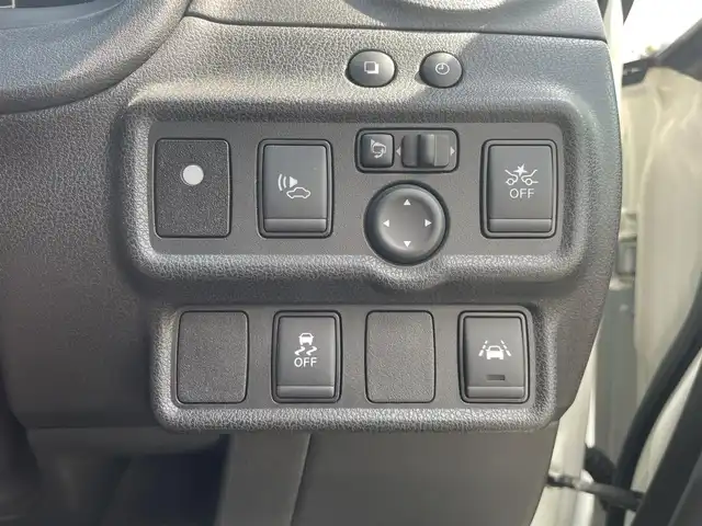 日産 ノート e－パワー X 愛媛県 2018(平30)年 3.6万km ブリリアントホワイトパール 純正ナビ/(Bluetooth/CD/SD/DVD/AUX/フルセグ)/ETC/アラウンドビューモニター/前方ドライブレコーダー/オートライト/オートマチックハイビーム/LEDヘッドライト/フォグランプ/レーンキープアシスト/デジタルインナーミラー/テレビキャンセラー/純正15インチアルミホイール/プッシュスタート/スマートキー/電動格納ミラー/純正フロアマット/純正ドアバイザー/横滑り防止装置/衝突被害軽減ブレーキ
