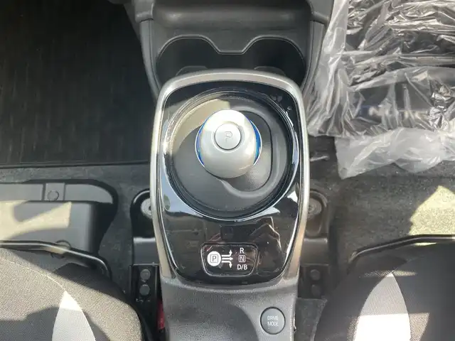 日産 ノート e－パワー X 愛媛県 2018(平30)年 3.6万km ブリリアントホワイトパール 純正ナビ/(Bluetooth/CD/SD/DVD/AUX/フルセグ)/ETC/アラウンドビューモニター/前方ドライブレコーダー/オートライト/オートマチックハイビーム/LEDヘッドライト/フォグランプ/レーンキープアシスト/デジタルインナーミラー/テレビキャンセラー/純正15インチアルミホイール/プッシュスタート/スマートキー/電動格納ミラー/純正フロアマット/純正ドアバイザー/横滑り防止装置/衝突被害軽減ブレーキ