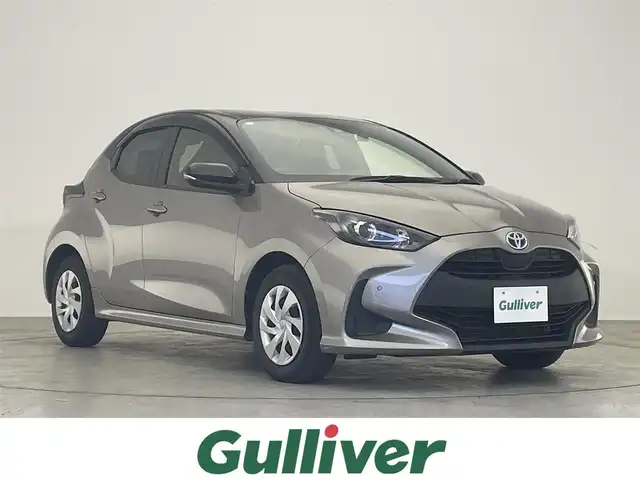 トヨタ ヤリス ハイブリッド X 滋賀県 2020(令2)年 6.8万km ブラック/アバンギャルドブロンズメタリック 禁煙車/純正ナビ/(フルセグ/Bluetooth/Miracast)/バックカメラ/レーダークルコン/前後ドラレコ/オートライト/オートハイビーム/ETC/ステアリングスイッチ/純正フロアマット/ドアバイザー/スマートキー/プッシュスタート