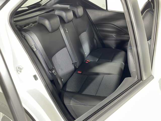 日産 キックス X 神奈川県 2021(令3)年 1.1万km ブリリアントホワイトパール 純正9型SDナビゲーション【MM320D-L】/フルセグ　CD DVD　AM FM Bluetooth/インテリジェントアラウンドビューモニター/インテリジェントルームミラー/セーフティアシスト/SOSコール/プロパイロット/インテリジェントクルーズコントロール/インテリジェントエマージェンシーブレーキ/車線逸脱防止支援システム/車線逸脱警報/ふらつき警報/踏み間違い防止アシスト/ハイビームアシスト/前後クリアランスソナー/革巻きステアリング/ステアリングヒーター/前席シートヒーター/ドライブモード/リアヒーターダクト/全席USB電源ソケット/プッシュスタート/ビルトインETC/電動パーキングアシスト/ブレーキホールド/インテリジェントキー/LEDヘッドランプ/インテリジェントオートライト/LEDフロントフォグランプ/純正17インチアルミホイール/スペアキー
