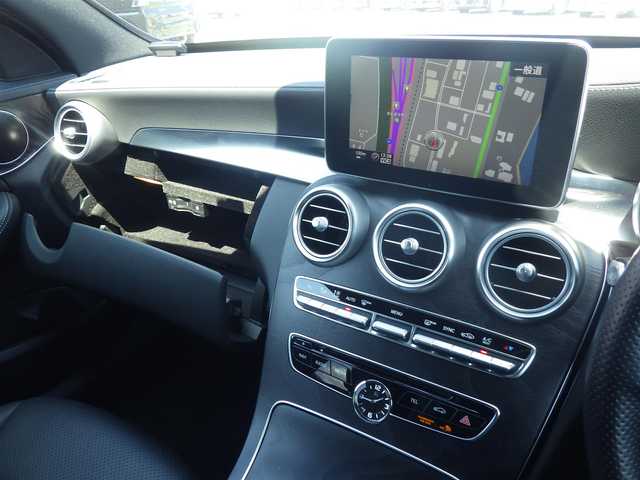 メルセデス・ベンツ Ｃ２００ ワゴン スポーツ 本革 千葉県 2015(平27)年 4.8万km ポーラホワイト PRE-SAFEブレーキ/レーンキープアシスト/ブラインドスポットアシスト/アテンションアシスト/ディストロニック/パワーバックドア/ブラックレザーシート/前席パワーシート/シートヒーター/純正HDDナビ/地デジTV/【DVD/CD再生機能　　Bluetooth接続】/バックカメラ/革巻きステアリング/ステアリングスイッチ/パドルシフト/ETC（DSRC）/LEDヘッドライト/フォグライト/ウインカーミラー/パークトロニック/純正18インチアルミホイル/サイド/カーテンエアバッグ/キーレスゴー