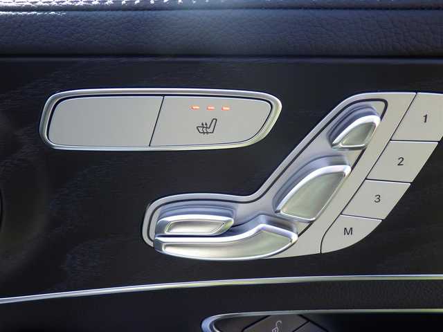 メルセデス・ベンツ Ｃ２００ ワゴン スポーツ 本革 千葉県 2015(平27)年 4.8万km ポーラホワイト PRE-SAFEブレーキ/レーンキープアシスト/ブラインドスポットアシスト/アテンションアシスト/ディストロニック/パワーバックドア/ブラックレザーシート/前席パワーシート/シートヒーター/純正HDDナビ/地デジTV/【DVD/CD再生機能　　Bluetooth接続】/バックカメラ/革巻きステアリング/ステアリングスイッチ/パドルシフト/ETC（DSRC）/LEDヘッドライト/フォグライト/ウインカーミラー/パークトロニック/純正18インチアルミホイル/サイド/カーテンエアバッグ/キーレスゴー
