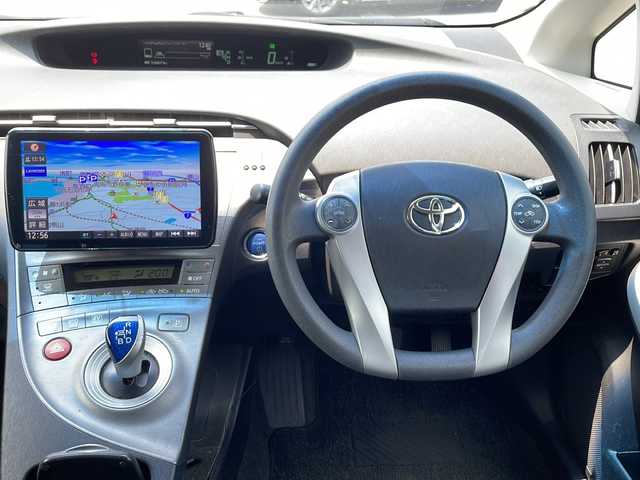 トヨタ プリウス S 山口県 2012(平24)年 15.9万km ブラック 社外フローティングメモリナビ/Bluetooth/フルセグTV/バックカメラ/スマートキー/プッシュスタート/キセノンライト/フォグライト/オートライト/ビルトインETC/ステアリングスイッチ/社外革調シートカバー/取扱説明書/スペアキー1個