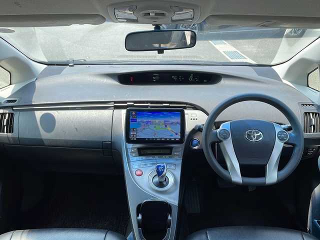 トヨタ プリウス S 山口県 2012(平24)年 15.9万km ブラック 社外フローティングメモリナビ/Bluetooth/フルセグTV/バックカメラ/スマートキー/プッシュスタート/キセノンライト/フォグライト/オートライト/ビルトインETC/ステアリングスイッチ/社外革調シートカバー/取扱説明書/スペアキー1個