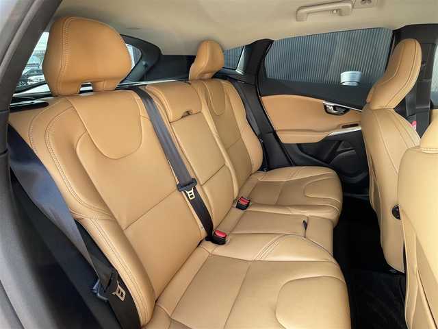 ボルボ Ｖ４０ クロスカントリー T5 AWD サマム 長野県 2018(平30)年 3.9万km ルミナスサンドメタリック ・harman/kardon /・茶革 /・ACC /・BLIS /・LKA /・純正ナビ /・Bカメラ/・PWシート /・シートH/・LEDヘッド/・ウッドパネル /・スマートキー /・ETC /・ブラウンレザーシート /・18インチAW /・luetooth /・パドルシフト /・コーナーセンサー