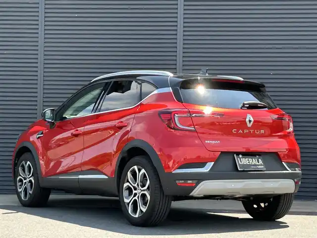 ルノー キャプチャー インテンス 茨城県 2022(令4)年 1.7万km ルージュフラムM ワンオーナー　/３６０度カメラ　/衝突軽減Ｂ　/ＡＣＣ　/ＬＫＡ　/ＢＳＭ　/パーキングアシスト　/ＣａｒＰｌａｙ　/ＢＴ　/ＵＳＢ　/半革　/シートヒーター　/ハンドルヒーター　/ＬＥＤヘッドライト　/ＥＴＣ　/ルーフレール/禁煙車