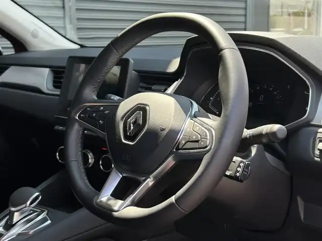 ルノー キャプチャー インテンス 茨城県 2022(令4)年 1.7万km ルージュフラムM ワンオーナー　/３６０度カメラ　/衝突軽減Ｂ　/ＡＣＣ　/ＬＫＡ　/ＢＳＭ　/パーキングアシスト　/ＣａｒＰｌａｙ　/ＢＴ　/ＵＳＢ　/半革　/シートヒーター　/ハンドルヒーター　/ＬＥＤヘッドライト　/ＥＴＣ　/ルーフレール/禁煙車