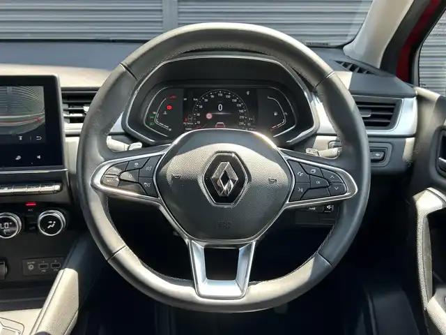 ルノー キャプチャー インテンス 茨城県 2022(令4)年 1.7万km ルージュフラムM ワンオーナー　/３６０度カメラ　/衝突軽減Ｂ　/ＡＣＣ　/ＬＫＡ　/ＢＳＭ　/パーキングアシスト　/ＣａｒＰｌａｙ　/ＢＴ　/ＵＳＢ　/半革　/シートヒーター　/ハンドルヒーター　/ＬＥＤヘッドライト　/ＥＴＣ　/ルーフレール/禁煙車