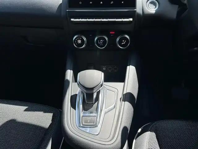 ルノー キャプチャー インテンス 茨城県 2022(令4)年 1.7万km ルージュフラムM ワンオーナー　/３６０度カメラ　/衝突軽減Ｂ　/ＡＣＣ　/ＬＫＡ　/ＢＳＭ　/パーキングアシスト　/ＣａｒＰｌａｙ　/ＢＴ　/ＵＳＢ　/半革　/シートヒーター　/ハンドルヒーター　/ＬＥＤヘッドライト　/ＥＴＣ　/ルーフレール/禁煙車