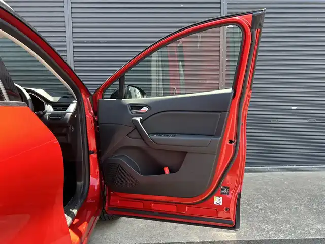 ルノー キャプチャー インテンス 茨城県 2022(令4)年 1.7万km ルージュフラムM ワンオーナー　/３６０度カメラ　/衝突軽減Ｂ　/ＡＣＣ　/ＬＫＡ　/ＢＳＭ　/パーキングアシスト　/ＣａｒＰｌａｙ　/ＢＴ　/ＵＳＢ　/半革　/シートヒーター　/ハンドルヒーター　/ＬＥＤヘッドライト　/ＥＴＣ　/ルーフレール/禁煙車
