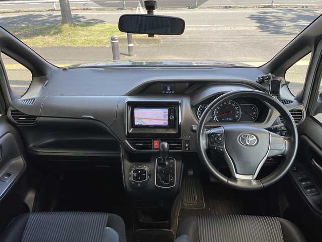 トヨタ ヴォクシー ZS 宮城県 2014(平26)年 11.4万km ブラック ワンオーナー/社外ナビ/Bluetooth/CD・DVD/SD/HDMI/純正アルミホイール16インチ/社外アルミホイール16インチ/ビルトインETC/後席サンシェード/両側パワースライドドア/フロントワイパーデアイサー/アイドリングストップ/横滑り防止/プッシュスタート