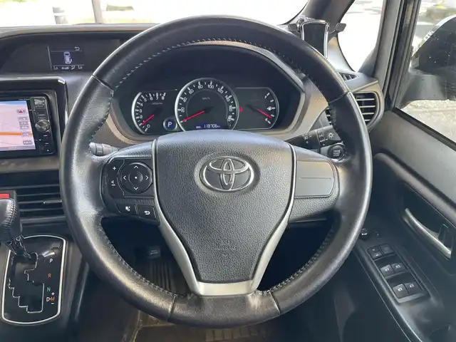 トヨタ ヴォクシー ZS 宮城県 2014(平26)年 11.4万km ブラック ワンオーナー/社外ナビ/Bluetooth/CD・DVD/SD/HDMI/純正アルミホイール16インチ/社外アルミホイール16インチ/ビルトインETC/後席サンシェード/両側パワースライドドア/フロントワイパーデアイサー/アイドリングストップ/横滑り防止/プッシュスタート