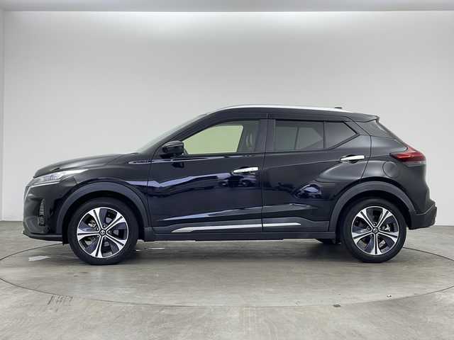 日産 キックス X 兵庫県 2021(令3)年 7.3万km ピュアブラック ・ワンオーナー車/・純正ナビ/CD/DVD/Bluetooth/TV/SD/・全方位カメラ/・デジタルインナーミラー/・ドライブレコーダー/・プロパイロット/・スマートキー/・オートホールド/・衝突被害軽減システム/・ビルドインETC/・車線逸脱警報システム/・クリアランスソナー/・ヘッドライトレベライザー/・LEDライト/・LEDフォグライト/・純正フロアマット/・純正17インチアルミホイール/・オートライト/・ふらつき警報システム/・e-Power