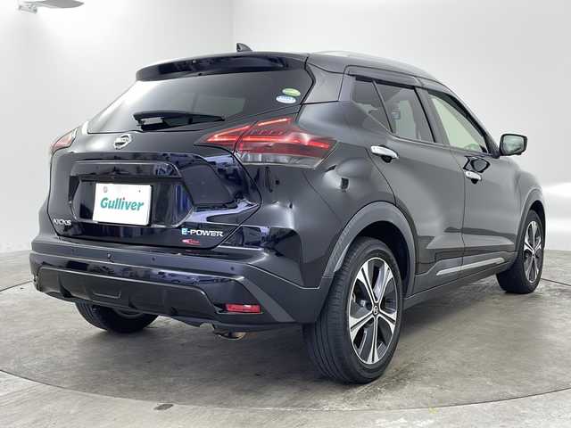 日産 キックス X 兵庫県 2021(令3)年 7.3万km ピュアブラック ・ワンオーナー車/・純正ナビ/CD/DVD/Bluetooth/TV/SD/・全方位カメラ/・デジタルインナーミラー/・ドライブレコーダー/・プロパイロット/・スマートキー/・オートホールド/・衝突被害軽減システム/・ビルドインETC/・車線逸脱警報システム/・クリアランスソナー/・ヘッドライトレベライザー/・LEDライト/・LEDフォグライト/・純正フロアマット/・純正17インチアルミホイール/・オートライト/・ふらつき警報システム/・e-Power