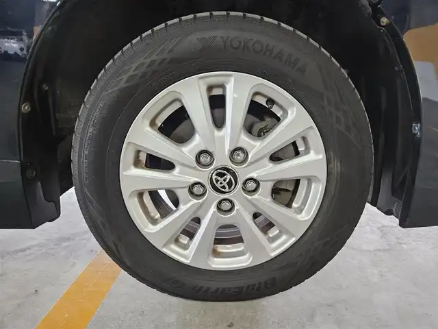 トヨタ ヴォクシー V 富山県 2019(平31)年 7.9万km ブラッキッシュアゲハガラスフレーク 4WD/ワンオーナー/純正9型ナビ/　(Bluetooth/CD/DVD)/フルセグTV/両側パワースライドドア/ビルトインETC2.0/コムテックドライブレコーダー/クルーズコントロール/インテリジェントクリアランスソナー/セーフティセンス/・プリクラッシュセーフティシステム/・レーンディパーチャーアラート/・オートマチックハイビーム/・先行車発進告知機能/LEDヘッドランプ/デュアルオートエアコン/本革巻きステアリング/前席快適温熱シート/2列目アームレスト付キャプテンシート/純正15インチアルミホイール/スマートエントリー/プッシュスタートシステム/禁煙車