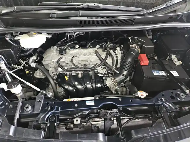 トヨタ ヴォクシー V 富山県 2019(平31)年 7.9万km ブラッキッシュアゲハガラスフレーク 4WD/ワンオーナー/純正9型ナビ/　(Bluetooth/CD/DVD)/フルセグTV/両側パワースライドドア/ビルトインETC2.0/コムテックドライブレコーダー/クルーズコントロール/インテリジェントクリアランスソナー/セーフティセンス/・プリクラッシュセーフティシステム/・レーンディパーチャーアラート/・オートマチックハイビーム/・先行車発進告知機能/LEDヘッドランプ/デュアルオートエアコン/本革巻きステアリング/前席快適温熱シート/2列目アームレスト付キャプテンシート/純正15インチアルミホイール/スマートエントリー/プッシュスタートシステム/禁煙車