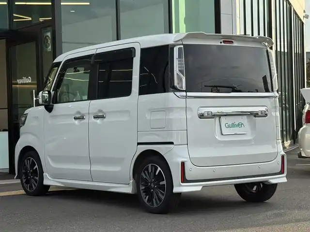 スズキ スペーシア カスタム HYBRID XS ターボ 東京都 2019(令1)年 6.5万km ピュアホワイトP ・ワンオーナー/・スズキセーフティサポート/・デュアルセンサーブレーキサポート/・車線逸脱警報機能/・先行車発進お知らせ機能/・誤発進抑制機能/・クルーズコントロール/・コーナーセンサー/・ヘッドアップディスプレイ/・全方位モニター/・プッシュスタート/・アイドリングストップ/・パドルシフト/・純正メモリーナビ ＜フルセグTV/BT/CD/DVD＞/・ETC/・ドライブレコーダー/・両側パワースライドドア /・ハーフレザーシート/・シートヒーター/・パーソナルテーブル/・後席ロールサンシェード/・スリムサーキュレーター/・SRSエアバッグ（運転席/助手席/サイド）/・LEDヘッドライト/・オートライト/・１５インチ純正アルミホイール/・ドアバイザー/・スマートキー
