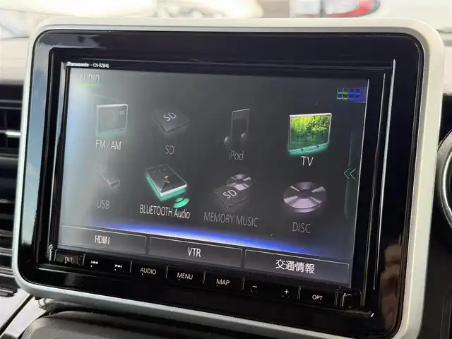 スズキ スペーシア カスタム HYBRID XS ターボ 東京都 2019(令1)年 6.5万km ピュアホワイトP ・ワンオーナー/・スズキセーフティサポート/・デュアルセンサーブレーキサポート/・車線逸脱警報機能/・先行車発進お知らせ機能/・誤発進抑制機能/・クルーズコントロール/・コーナーセンサー/・ヘッドアップディスプレイ/・全方位モニター/・プッシュスタート/・アイドリングストップ/・パドルシフト/・純正メモリーナビ ＜フルセグTV/BT/CD/DVD＞/・ETC/・ドライブレコーダー/・両側パワースライドドア /・ハーフレザーシート/・シートヒーター/・パーソナルテーブル/・後席ロールサンシェード/・スリムサーキュレーター/・SRSエアバッグ（運転席/助手席/サイド）/・LEDヘッドライト/・オートライト/・１５インチ純正アルミホイール/・ドアバイザー/・スマートキー